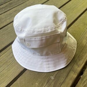 Lululemon Bucket Hat with pocket detail